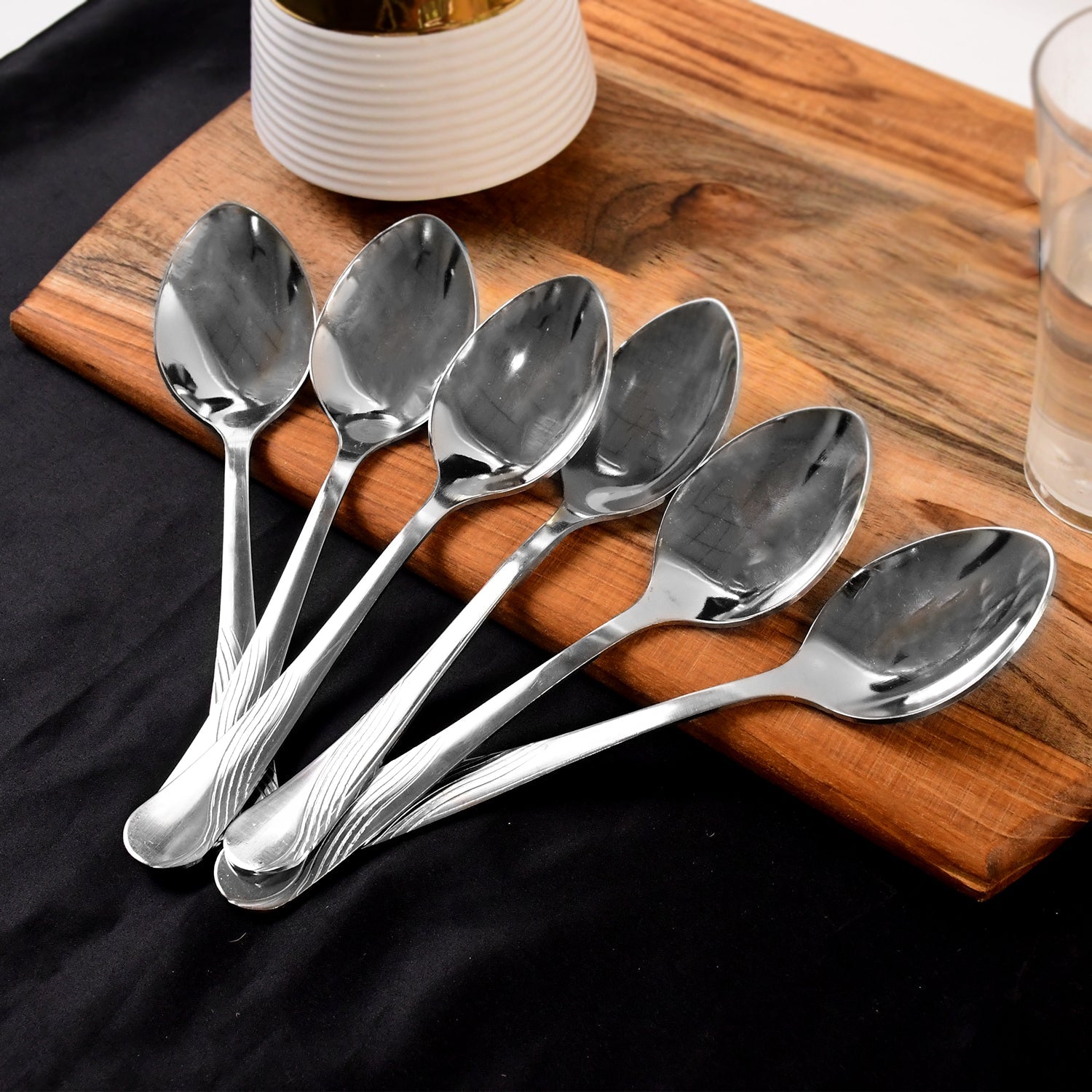 Sleek Design Stainless Steel Dining Spoons Sleek Design Stainless Steel Dining Spoons